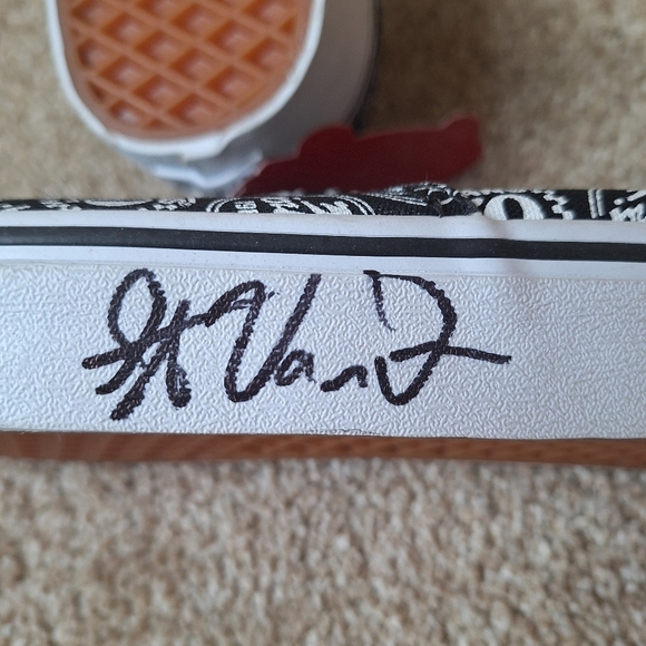 RARE NWT Vans X Journeys 50th/30th Anniversary Signed Sneakers Size 10.5/12 - Picture 9 of 10